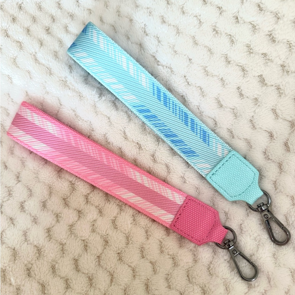 Excellent Lug sashay wristlet keychain lot of 2 matte luxe pink and aquamarine